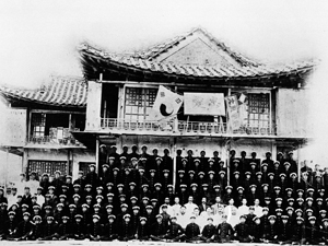 1909년경 대성학교 교직원과 학생