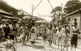 Gunsan-bu (city) residents at the groundbreaking ceremony