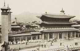 Gwanghwamun, the main gate to the Joseon Exposition