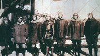노백린 군무 총장과 한인 비행사 양성소 교관들(1920. 2. 5). 왼쪽: 장병훈·오림하·이용선·노백린·이초·이용근·한장호