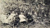 육군 주만 참의부 대원(1923). 남만주 일대에서 활약한 참의부는 임시 정부 산하 독립군 부대로 결성되었다.
