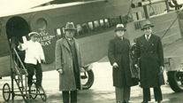 만주 사변 이후 제네바에서 개최된 국제 연맹 회의에서 한국 독립 문제를 호소하기 위해, 런던에서 제네바로 향하는 도중 파리 공항에 내린 이승만(1933. 1. 4)