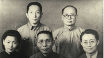 With Wang Boxiu, a Chinese who made a bomb for Yun Bonggil’s attempted assassination of the Japanese emperor (1940). First row from left: Wang’s wife, Kim Gu, Wang Boxiu. Second row from left: Eom Hangseop, Bak Chan-ik.