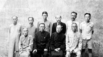 Key figures of the Korean Provisional Government in Chongqing (September 1945). First row from left: Yi Siyeong, Kim Gu, Yu Dongyeol, Hwang Haksu. Second row from left: Bak Chan-ik, Jo Wan-gu, Kim Sangdeok, Choe Dong-o, Yu Rim, Eom Hangseop