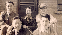 Soldiers of the Third Force of the Korean Independence Army and Captain Weems of the Office of Strategic Services (OSS) (Kunming, July 1945). First row from left: Kim Ujeon, Jeong Yunseong. Second row from left: Yi Pyeongsan, (unknown), Clarence N. Weems