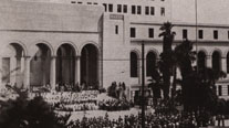1942년 8월 29일 미국 로스앤젤레스 시청 국기 게양대에 오른 태극기