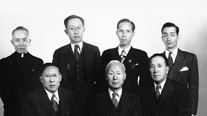 Representatives in Washington, D.C. attending the inaugural assembly of the United Nations (May 22, 1945). First row from left: Song Heonju, Yi Seungman, Yi Sal-eum. Second row from left: Yun Byeonggu, Jeong Han-gyeong, Yu Gyeongsang, Im Byeongjik