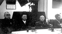 Farewell party for the Provisional Government, hosted by the Chinese Nationalist Party (November 4, 1945). From left: Feng Yuxiang, Kim Gu, Jiang Jieshi, Song Meiling