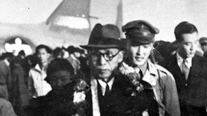 상해에 도착한 임시 정부 요인들(1945. 11. 5). 왼쪽: 안미생·김구·윤경빈·윤광빈