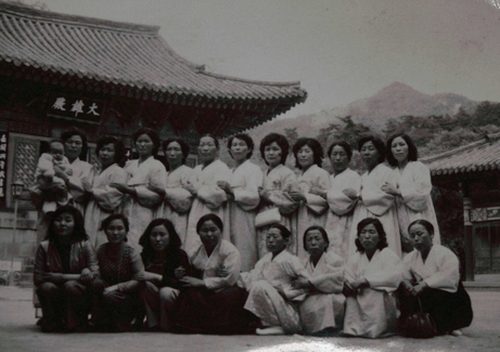Members of the mothers’ group in Seongsan-myeon (September 28, 1970)