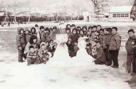 Dongbok elementary school and its students